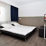 Hotell Boutique Herbergh Amsterdam Airport Free Parking 3*
