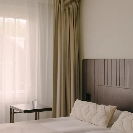Boutique Herbergh Amsterdam Airport Free Parking 3*