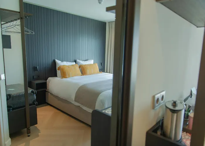 Hotel Herbergh Amsterdam Airport 3*