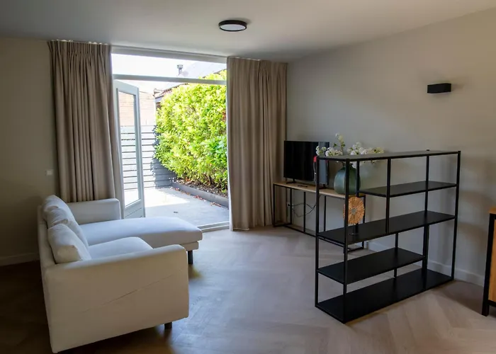 Boutique Herbergh Amsterdam Airport Free Parking 3*