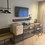 Отель Boutique Herbergh Amsterdam Airport Free Parking 3*
