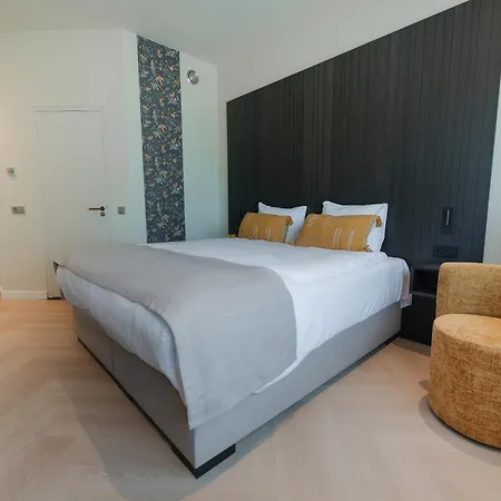 Отель Boutique Herbergh Amsterdam Airport Free Parking 3*